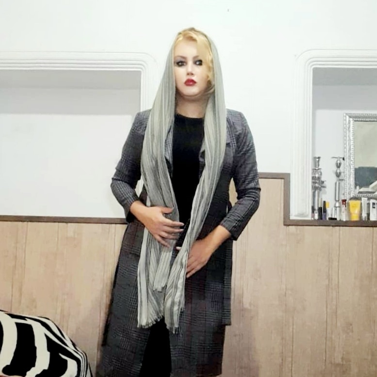 Roya Gholamzadeh_HFjht