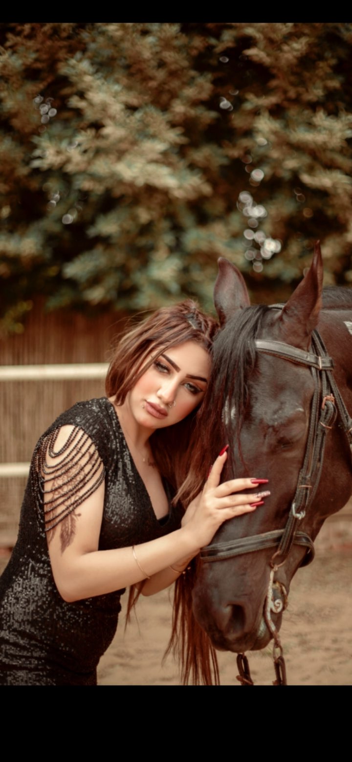 farah naser_3ksiU